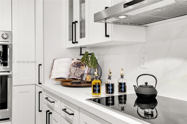 Foto del edificio - 520 Brickell Key Dr