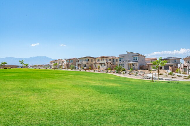 Building Photo - Turnkey Furnished 4BR Home in Palm Desert ...