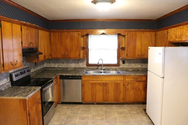 Building Photo - 2821 Saluda Rd