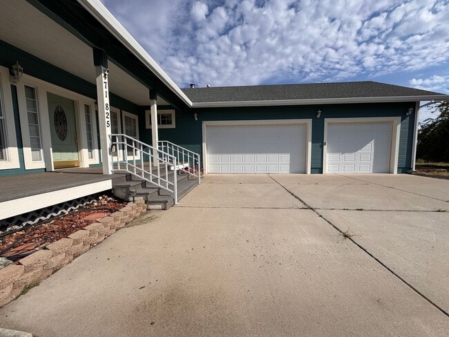 Foto del edificio - 471-825 Bantley Dr