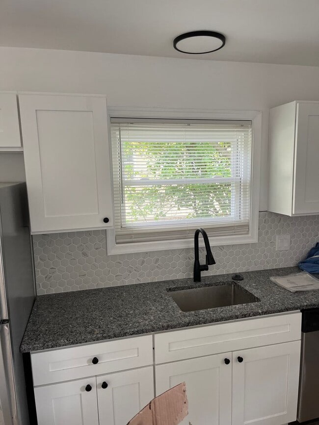 Foto del edificio - Beautiful 4bd 2 bath for Rent single home with large yard and Basement in Ivyland Borough