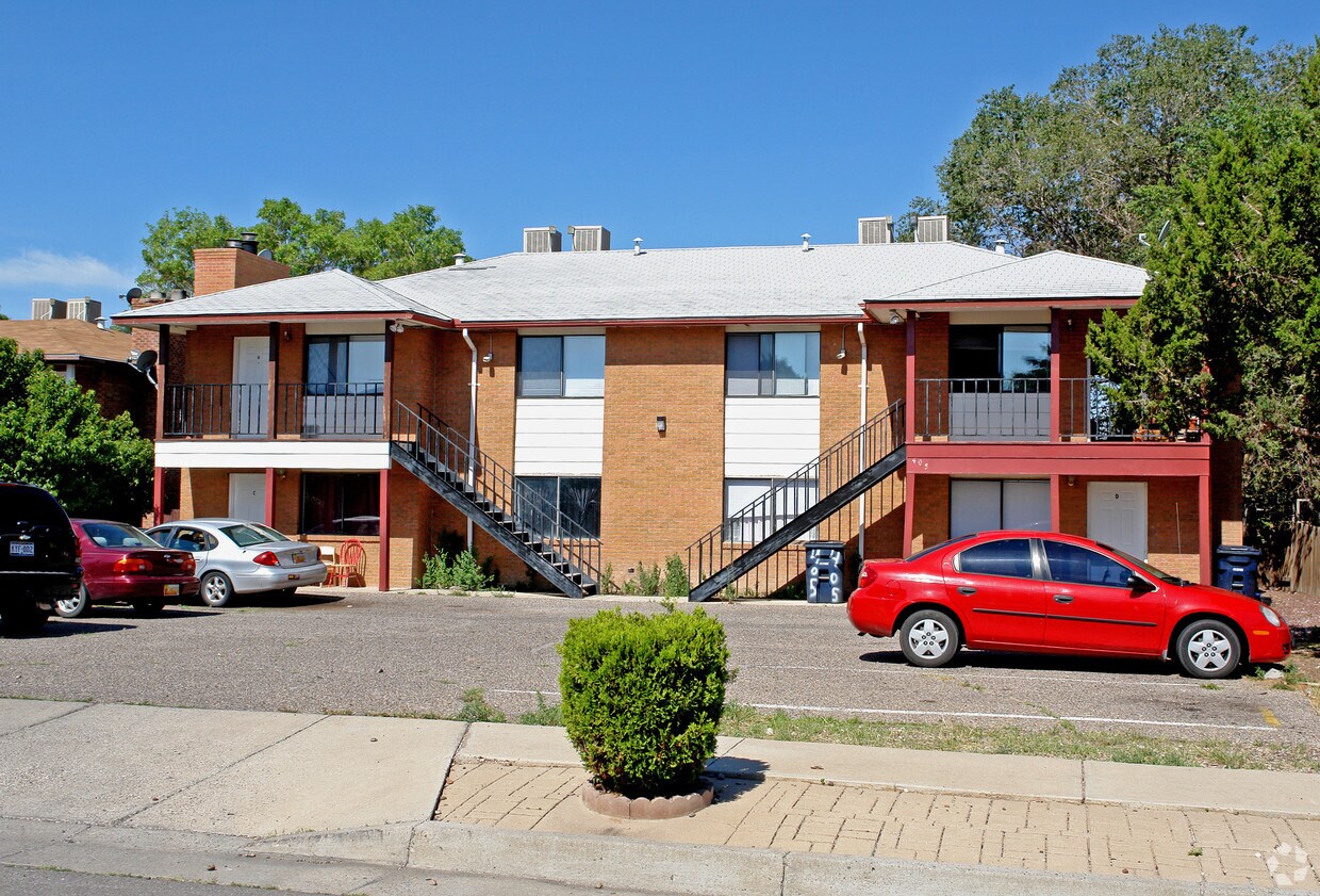 Primary Photo - 405 Dunes Ct SE