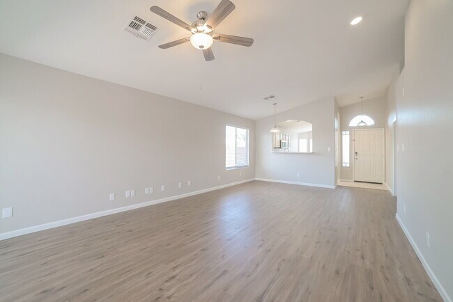 Foto del edificio - 8808 W Adam Ave