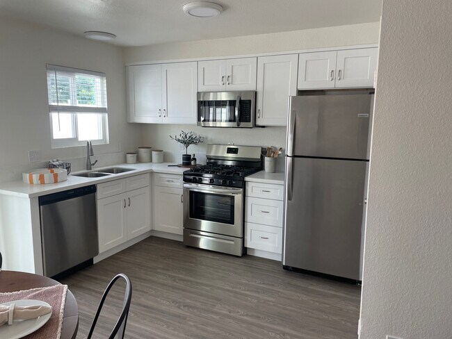 Kitchen - 6752 Solita Ave