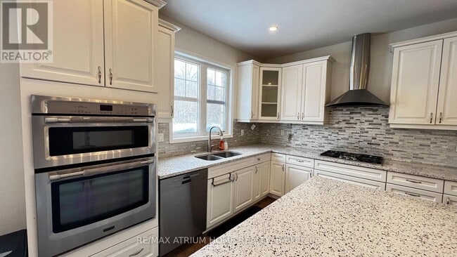 Building Photo - 2 Forest Grove Ln