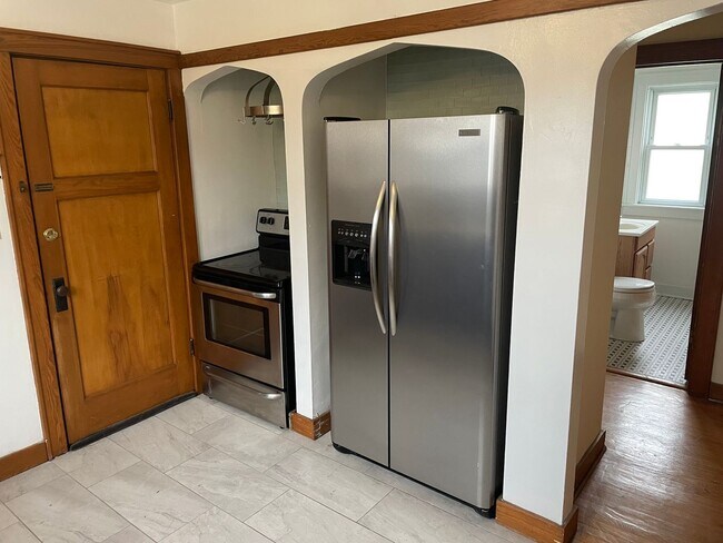 Foto del edificio - 2100-2102 S 85th St.