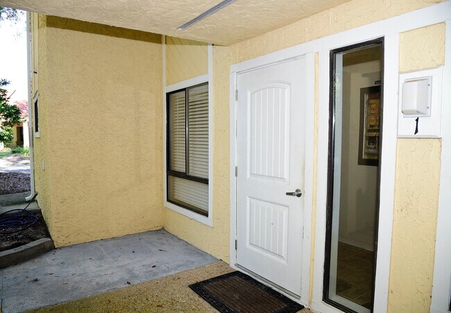 Foto del edificio - 300 Yacht Club Dr