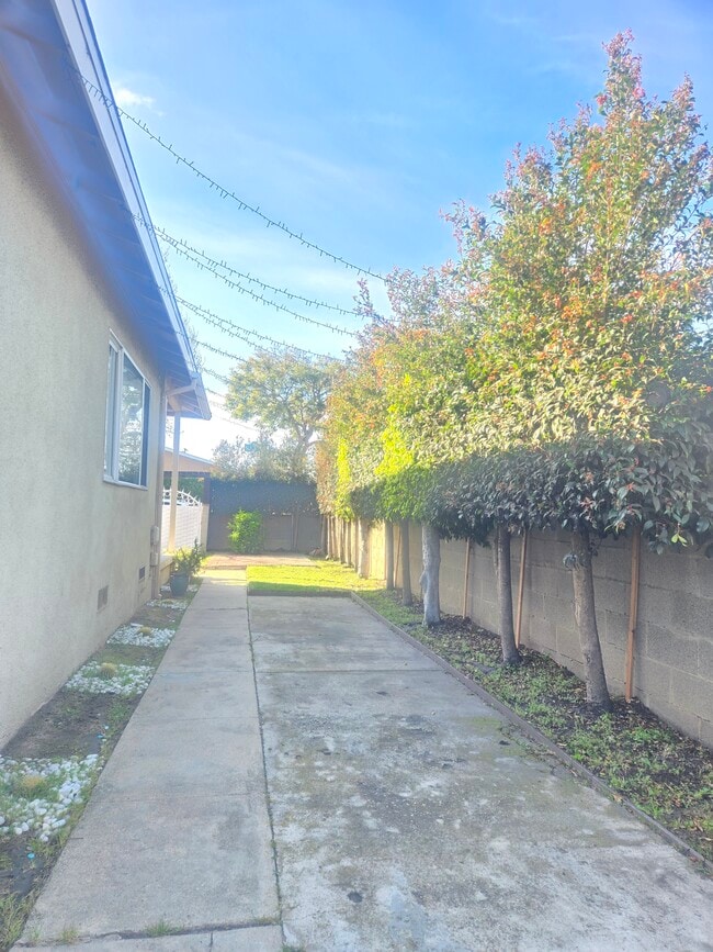 parking for 2-3 cars - 4761 W 169th St