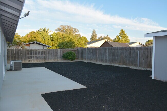 Foto del edificio - 7320 Lawnwood Dr