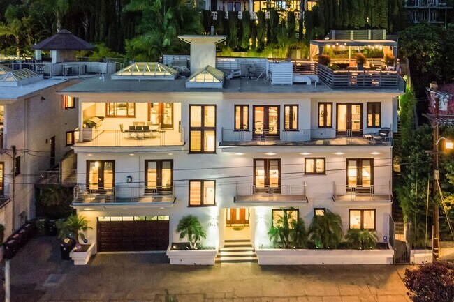 Foto del edificio - 8827 Evanview Dr