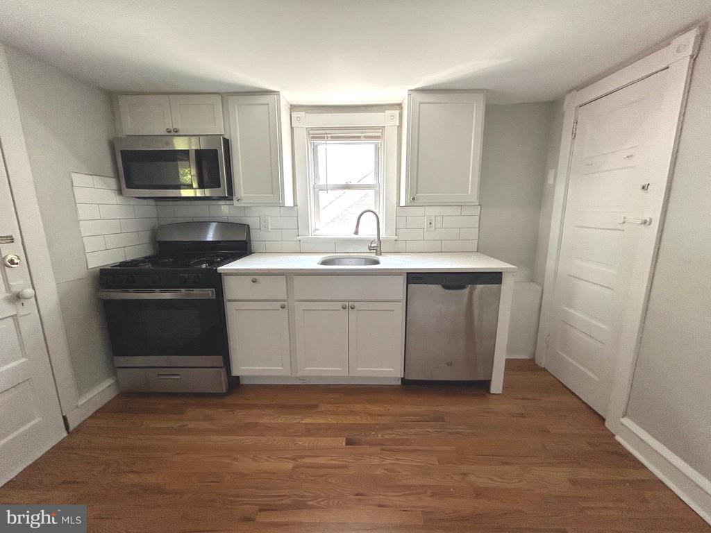 Primary Photo - 709 W 19th St