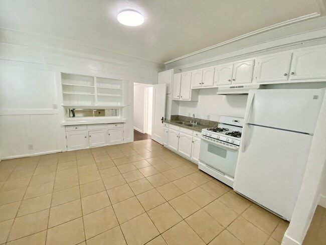Building Photo - 2921 Van Buren Pl