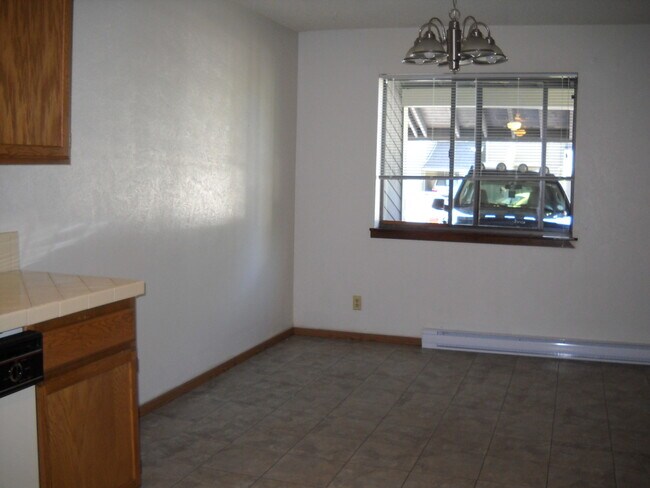 Foto del edificio - Spacious Two Story Townhome in Central Bou...