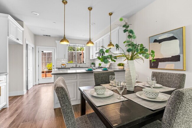 Foto del edificio - 5965 Hilltop Dr