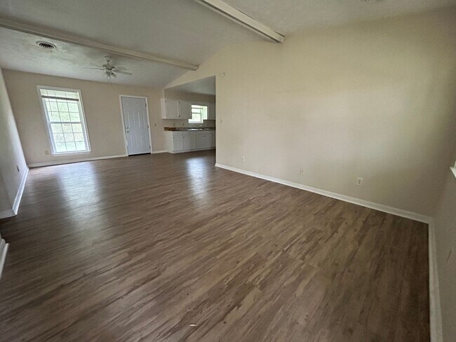 Foto del edificio - NEWNAN- 270 Lazenby Rd 3 Bedroom 2 Bath