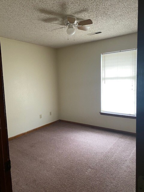 Foto del edificio - 1312 NW Valley Woods Ct
