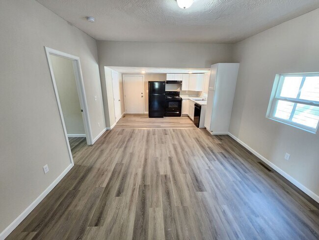 Foto del edificio - Spacious 3-Bedroom, 1-Bathroom Home AVAILABLE NOW!!