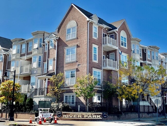 Building Photo - 200 Dey St