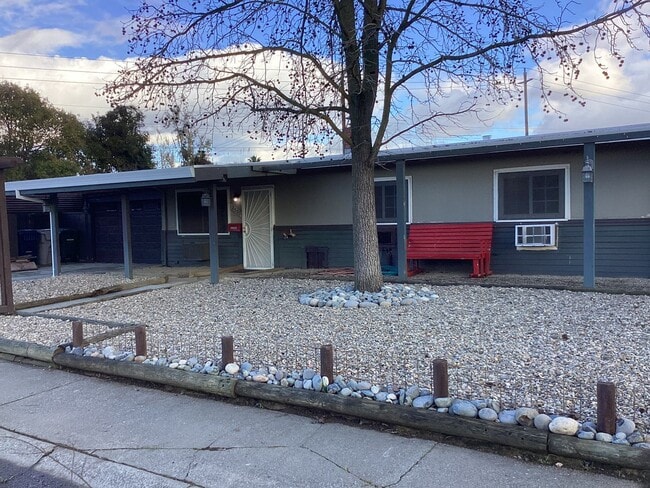Foto del edificio - 3 Bedroom, 1 Bath Sacramento Gem!