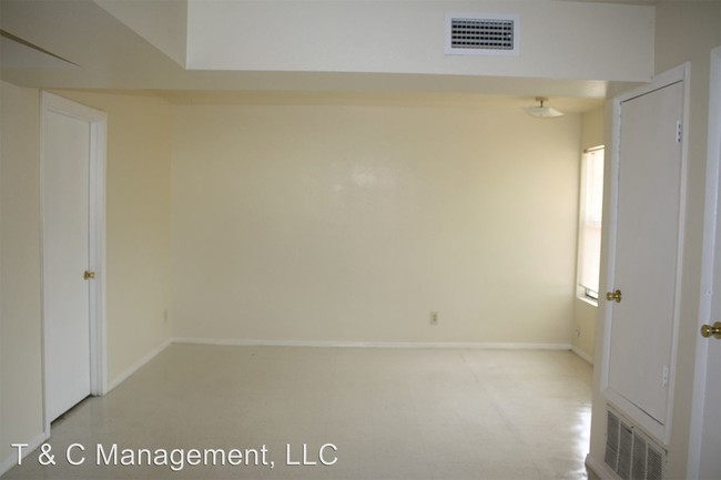 Building Photo - 1400 Amherst Dr SE