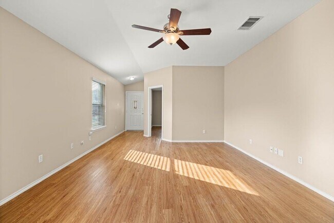 Foto del edificio - 507 Washington Square Dr