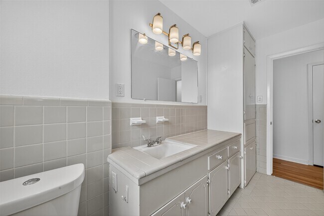 Foto del edificio - 8210 Edgemoor Dr