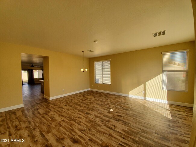 Building Photo - 2056 E Riviera Dr
