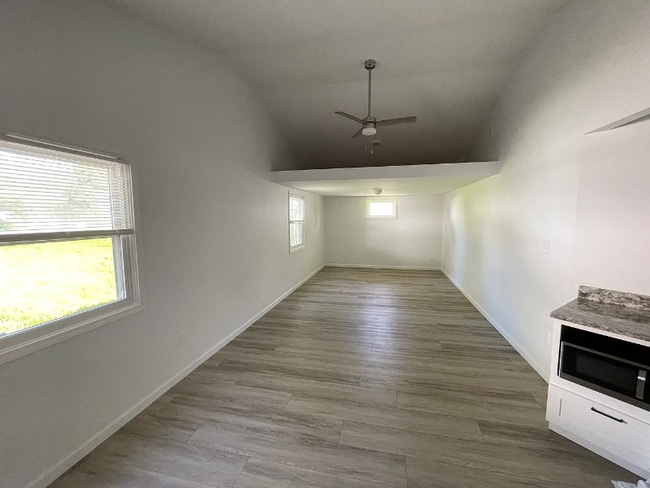 Building Photo - 345 Mockingbird Ln