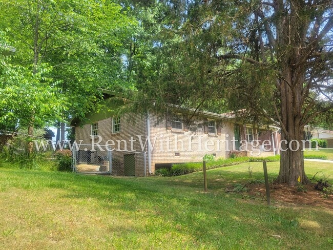 Foto del edificio - WOW! FANTASTIC RANCH TOTALLY UPDATED - LIKE BRAND NEW WITH ALL THE UPGRADES / ATTENTION TO DETAIL...