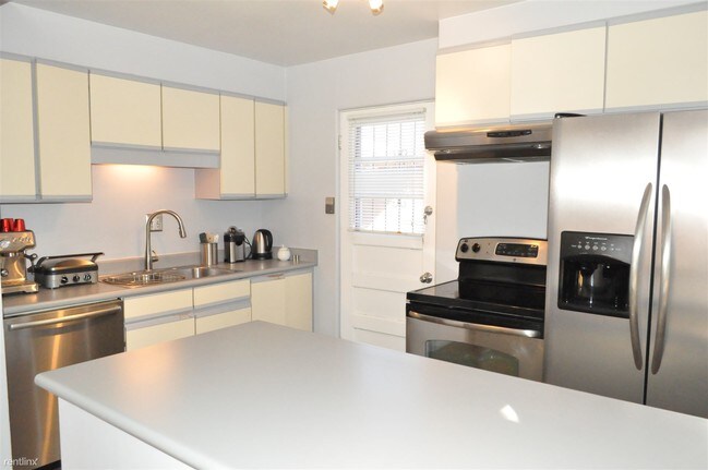 Foto del edificio - 787 Ivanhoe St