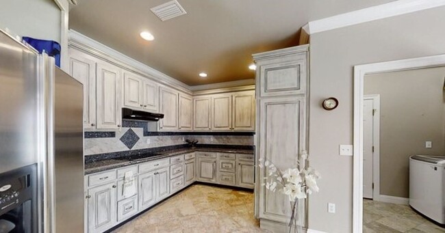 Building Photo - 609 St Andrews Dr