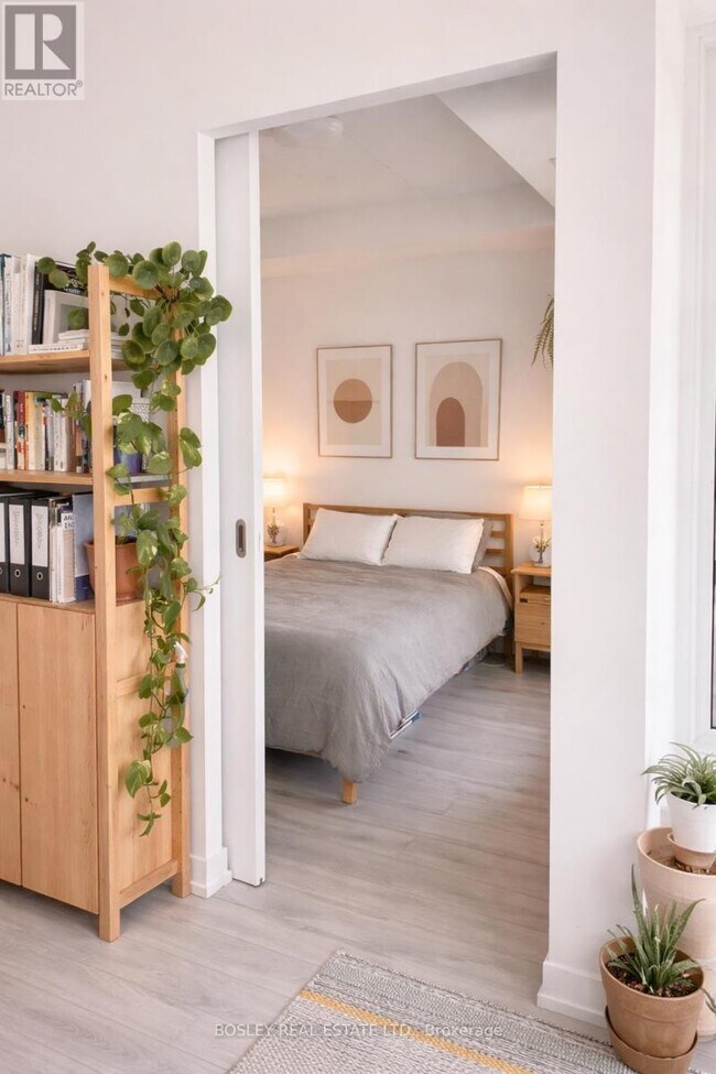 Photo du bâtiment - 38 Howard Park Ave