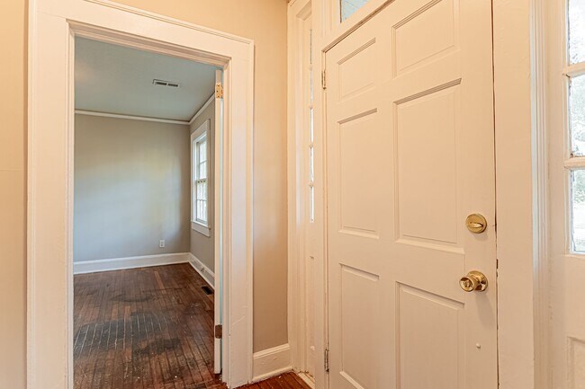 Foto del edificio - Price Improvement! Charming Home in Sparta...