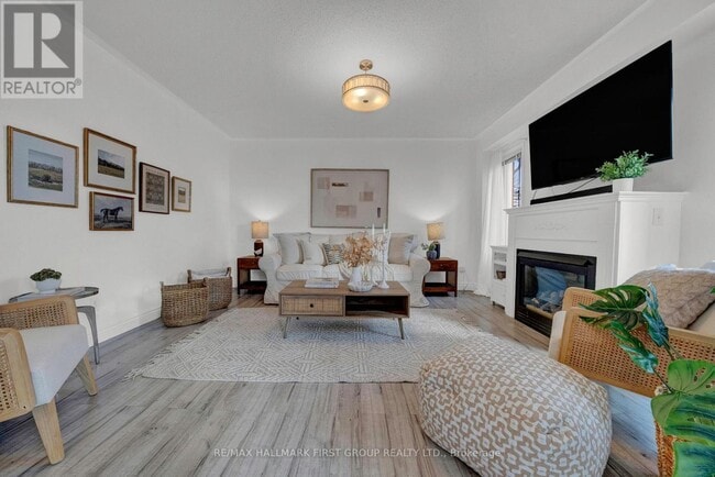 Building Photo - 25 Sprucewood Crescent