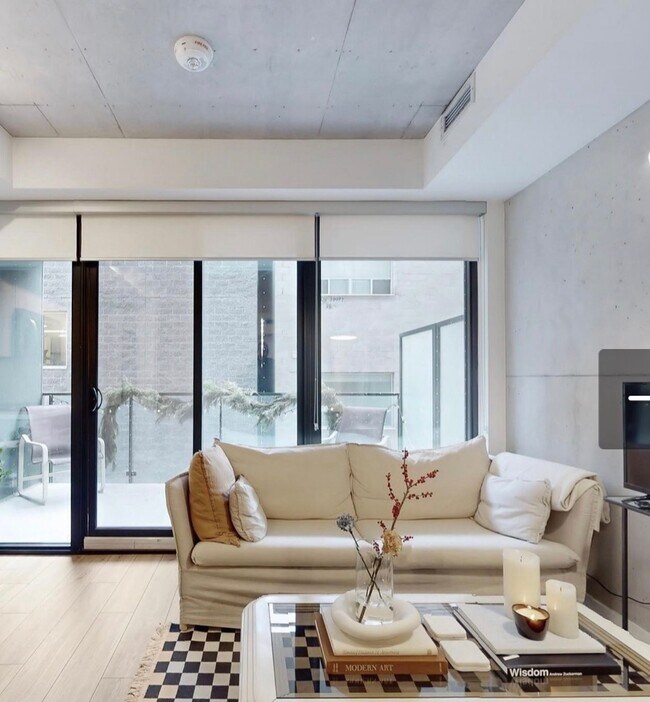 Photo du bâtiment - 458 Richmond St W