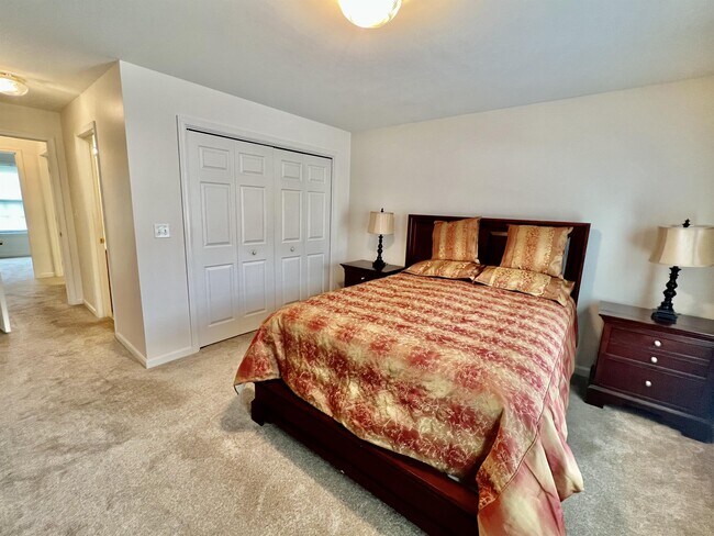 Foto del edificio - 136 Hiddenwood Dr