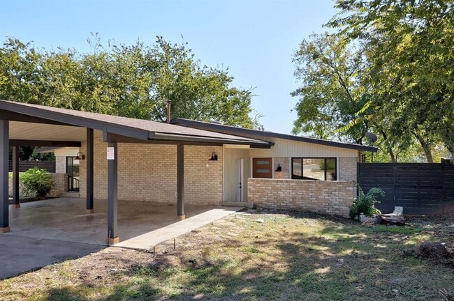 Foto del edificio - 1905 Cedar Ridge Dr