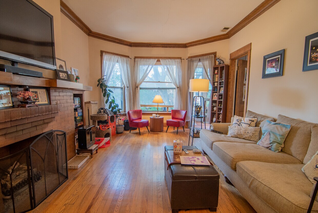 Primary Photo - 5333 N Winthrop Ave