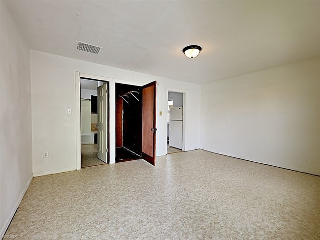 Building Photo - Studio, 1 bath  - 301 S 2nd St Apt 8