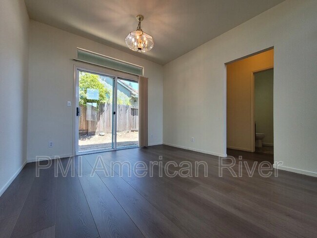 Building Photo - 103 Farham Dr