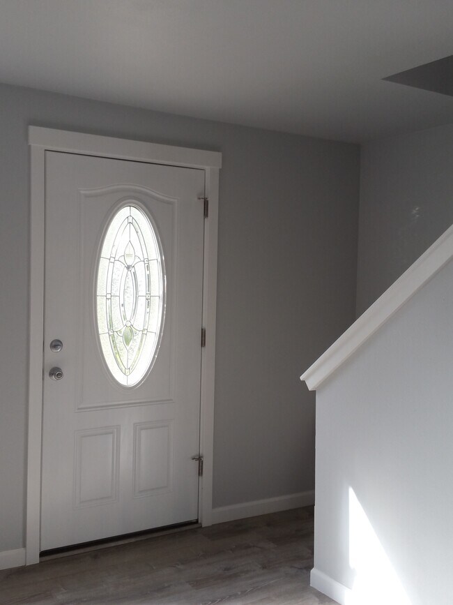 FRONT DOOR - 262 S Knott St