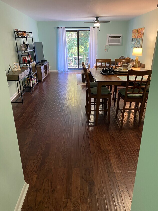 Main area - living/dining - 400 Glendale Rd