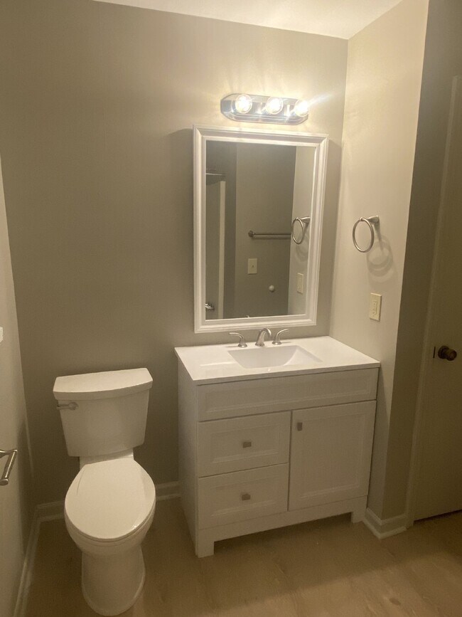 Building Photo - "Charming 2-Bedroom Duplex in Simpsonville...