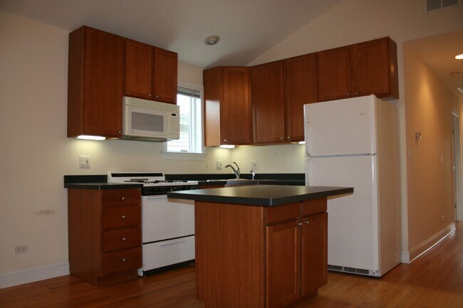 Building Photo - 3444 N Hoyne Ave
