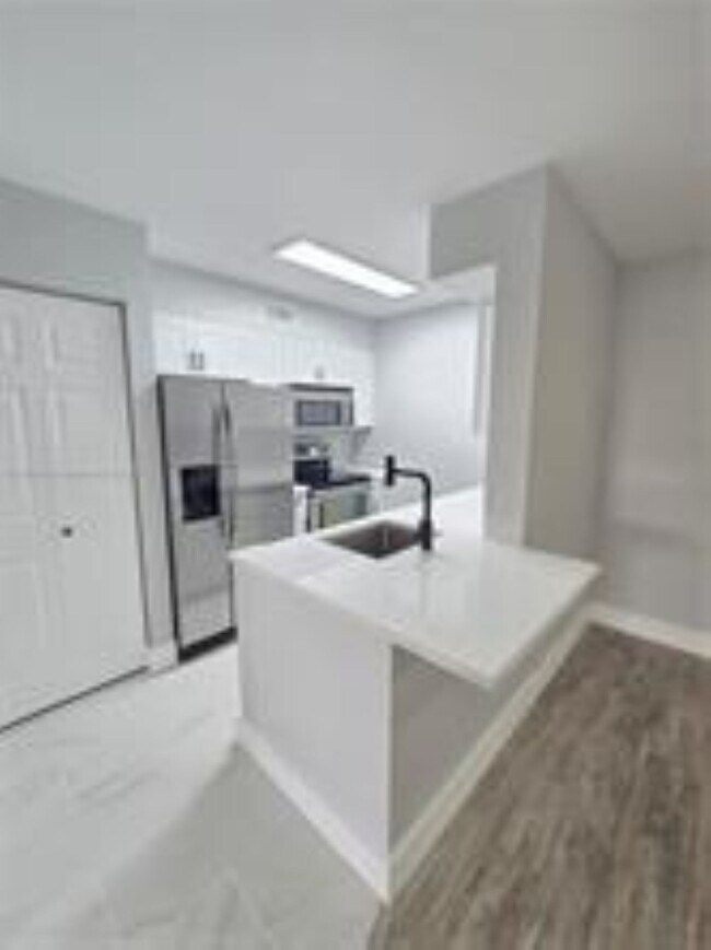 Foto del edificio - 2831 N Oakland Forest Dr