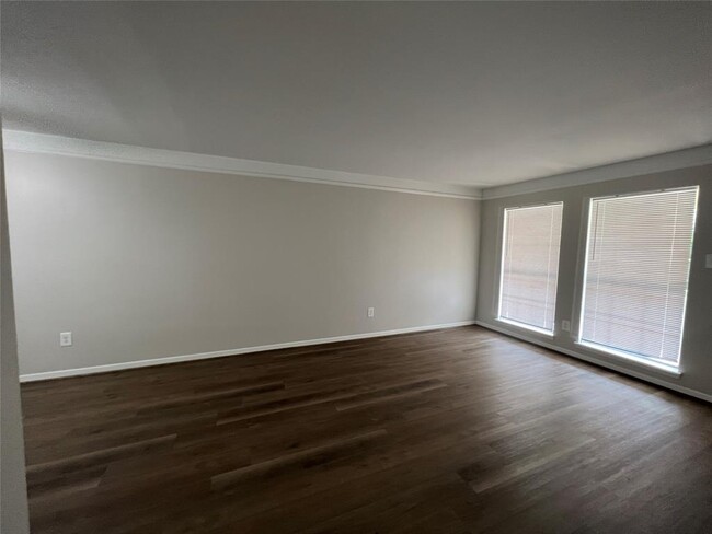 Foto del edificio - 500 Willow Dr