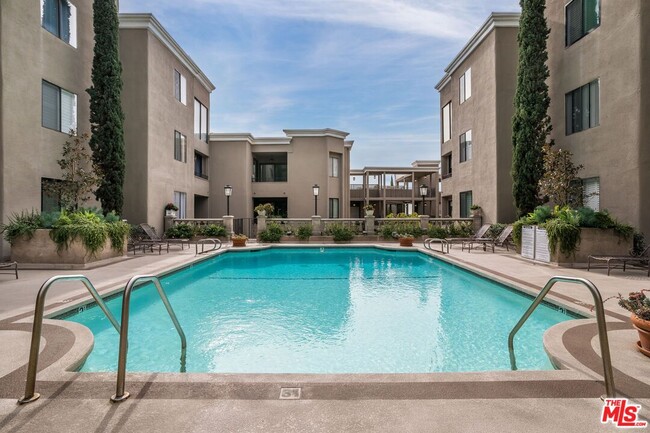 Building Photo - 8455 Fountain Ave