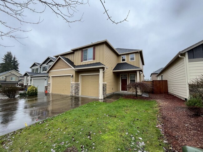 Foto del edificio - Stunning 2,588 Sq Ft Residence with Vaulted Primary Suite, Grand Staircase, and Granite Kitchen