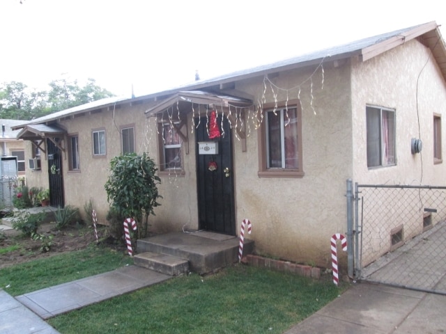 Building Photo - 2483 Lancaster Ave