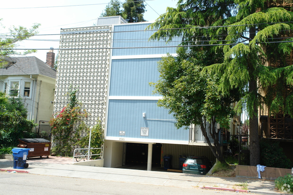 Foto del edificio - 2540 Benvenue Ave